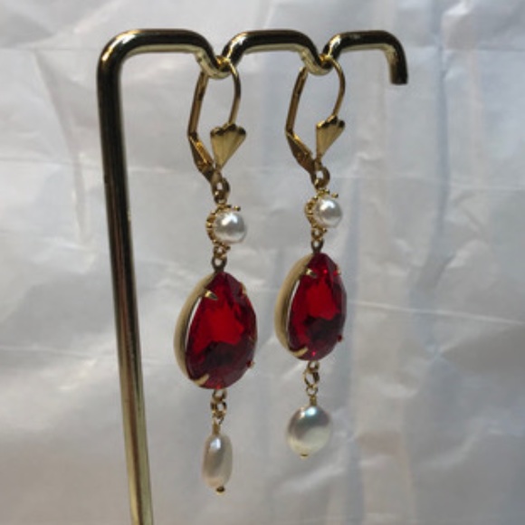 Moiraine’s Earrings Wheel of Time Teardrop Ruby & Pearls, Handmade Replicas - Picture 8 of 15